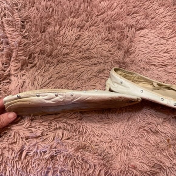 Ballet slippers, white with faux pearls, circa 80s - Picture 4 of 5